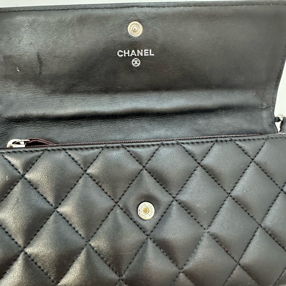Auth Chanel Wallet With Added Chain - Picture 11 of 16